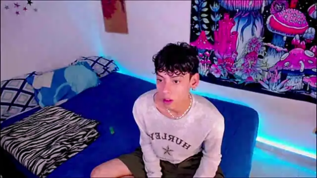 Snapshot of Thedoll_ethan7 chatting on 3, 6, 2026 Thedoll ethan7 online show from 3, 6, 2026