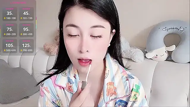 Snapshot of LuLu-Moon chatting on 23, 10, 2025 LuLu-Moon online show from 23, 10, 2025