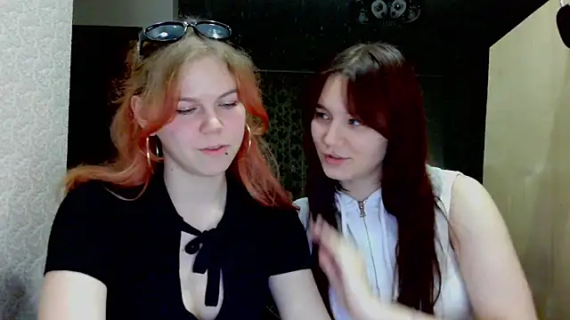 Snapshot of Poppy_sun chatting on 27, 10, 2025 Poppy sun online show from 27, 10, 2025