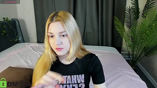 Sylvia Ortiz online show from 7, 11, 2025