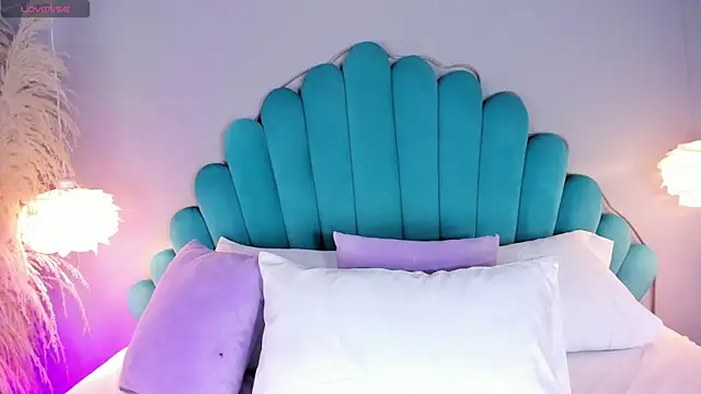 AlassiaHocthner online show from 27, 2, 2026