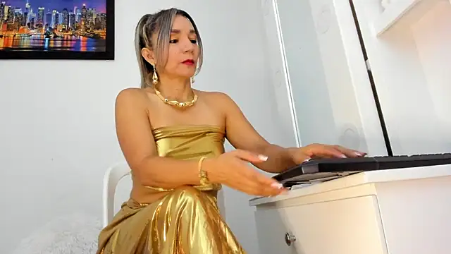 Ms lunaRose online show from 14, 6, 2026
