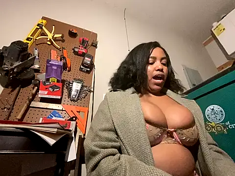 Snapshot of princesslivv chatting on 19, 12, 2025 princesslivv online show from 19, 12, 2025