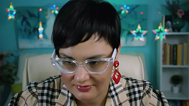 Snapshot of LauraDavidsons chatting on 5, 11, 2025 LauraDavidsons online show from 5, 11, 2025