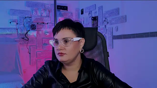 Snapshot of LauraDavidsons chatting on 9, 11, 2025 LauraDavidsons online show from 9, 11, 2025