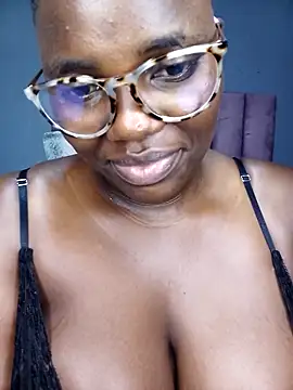 Snapshot of TheSpiceyQueen chatting on 24, 11, 2025 TheSpiceyQueen online show from 24, 11, 2025