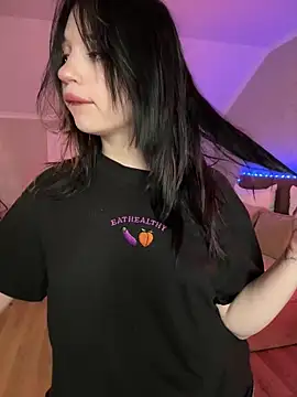 YourLittleDevil online show from 6, 3, 2026