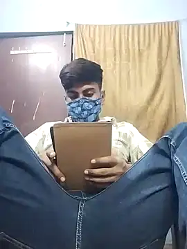 Snapshot of YourTarzan chatting on 9, 10, 2025 YourTarzan online show from 9, 10, 2025