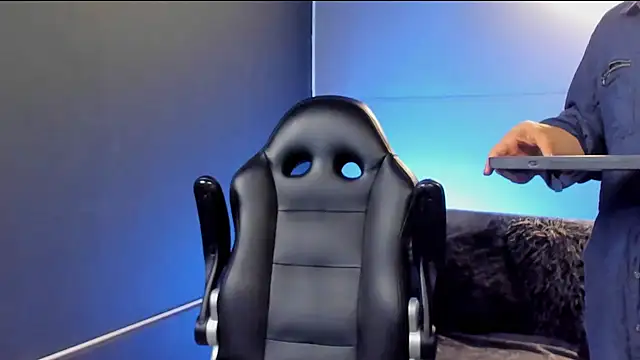 Snapshot of AliceFit_212 chatting on 1, 11, 2025 AliceFit 212 online show from 1, 11, 2025