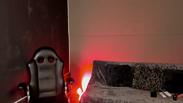 Snapshot of AliceFit_212 chatting on 8, 11, 2025 AliceFit 212 online show from 8, 11, 2025