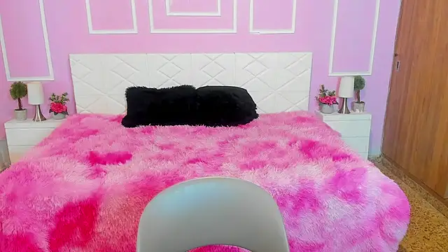 Snapshot of BellaSky4 chatting on 4, 11, 2025 BellaSky4 online show from 4, 11, 2025