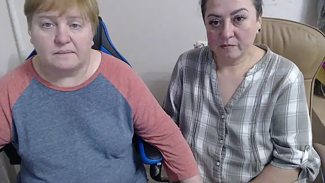 Snapshot of Bertie_Adeline chatting on 24, 10, 2025 Bertie Adeline online show from 24, 10, 2025