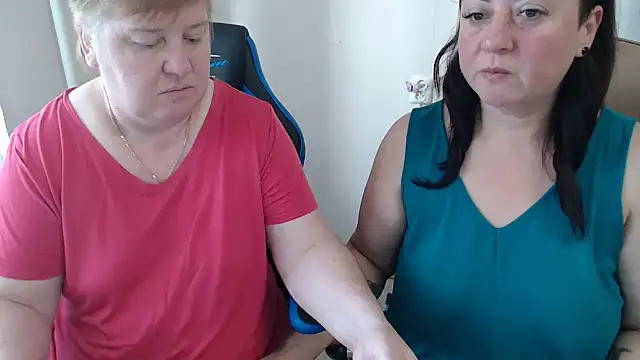 Snapshot of Bertie_Adeline chatting on 2, 11, 2025 Bertie Adeline online show from 2, 11, 2025