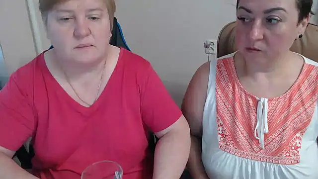 Snapshot of Bertie_Adeline chatting on 3, 11, 2025 Bertie Adeline online show from 3, 11, 2025
