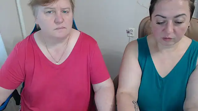Snapshot of Bertie_Adeline chatting on 4, 11, 2025 Bertie Adeline online show from 4, 11, 2025