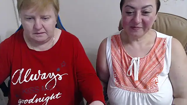 Snapshot of Bertie_Adeline chatting on 5, 11, 2025 Bertie Adeline online show from 5, 11, 2025