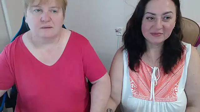Snapshot of Bertie_Adeline chatting on 8, 11, 2025 Bertie Adeline online show from 8, 11, 2025