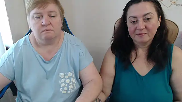 Snapshot of Bertie_Adeline chatting on 9, 11, 2025 Bertie Adeline online show from 9, 11, 2025