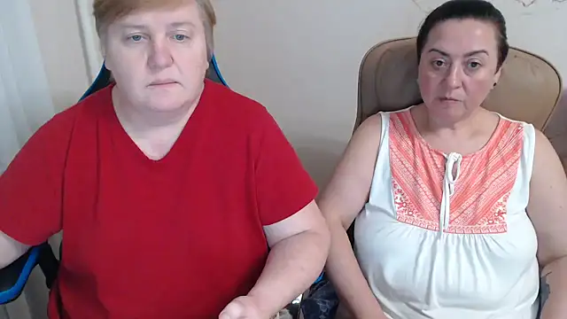 Snapshot of Bertie_Adeline chatting on 9, 11, 2025 Bertie Adeline online show from 9, 11, 2025
