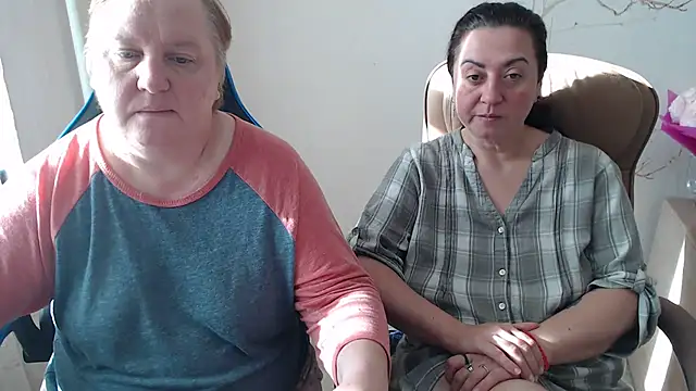 Snapshot of Bertie_Adeline chatting on 14, 11, 2025 Bertie Adeline online show from 14, 11, 2025