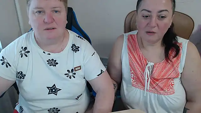 Snapshot of Bertie_Adeline chatting on 28, 11, 2025 Bertie Adeline online show from 28, 11, 2025