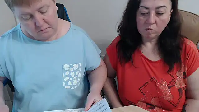 Snapshot of Bertie_Adeline chatting on 29, 11, 2025 Bertie Adeline online show from 29, 11, 2025