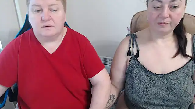 Snapshot of Bertie_Adeline chatting on 4, 12, 2025 Bertie Adeline online show from 4, 12, 2025
