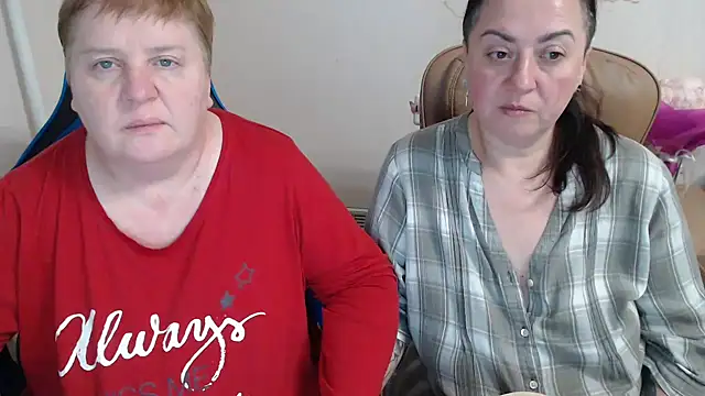 Snapshot of Bertie_Adeline chatting on 4, 12, 2025 Bertie Adeline online show from 4, 12, 2025