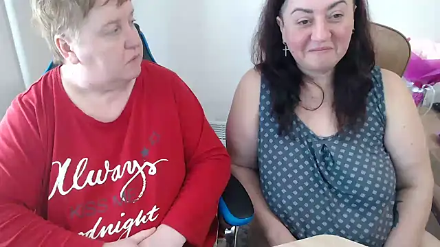Snapshot of Bertie_Adeline chatting on 5, 12, 2025 Bertie Adeline online show from 5, 12, 2025
