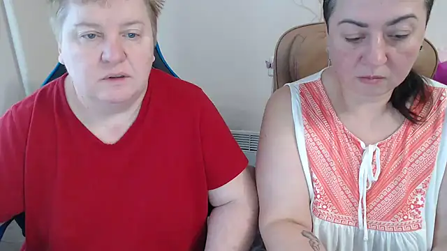Snapshot of Bertie_Adeline chatting on 18, 12, 2025 Bertie Adeline online show from 18, 12, 2025
