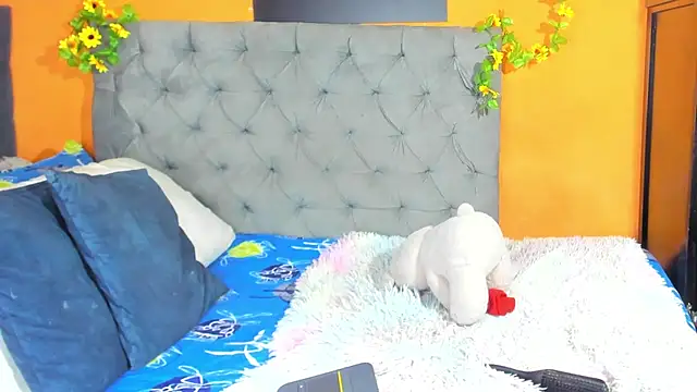 nahiroby ebony online show from 15, 7, 2026