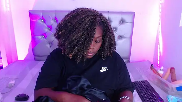 Snapshot of ebony_NeighborMoans chatting on 9, 10, 2025 ebony NeighborMoans online show from 9, 10, 2025