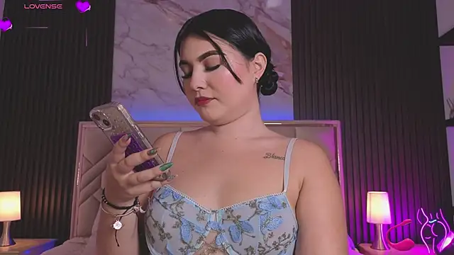 Snapshot of MiaaFarrel chatting on 21, 5, 2026 MiaaFarrel online show from 21, 5, 2026