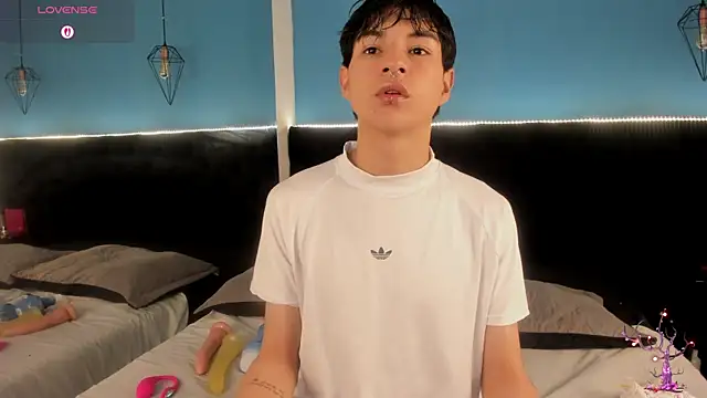 AleAurarashi online show from 8, 9, 2025