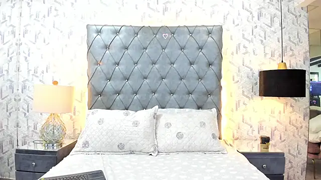 ScarletMore online show from 21, 4, 2026