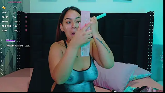 mamaneedsfun online show from 18, 9, 2025