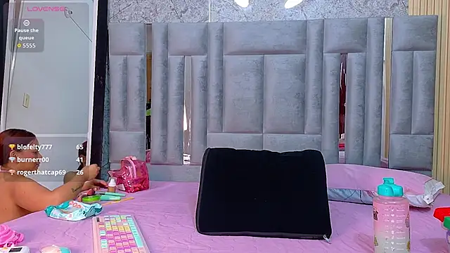 mamaneedsfun online show from 22, 4, 2026