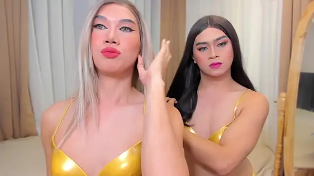 Snapshot of MaxCollins chatting on 14, 12, 2025 MaxCollins online show from 14, 12, 2025