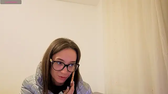 Snapshot of SkinnyMode chatting on 23, 10, 2025 SkinnyMode online show from 23, 10, 2025