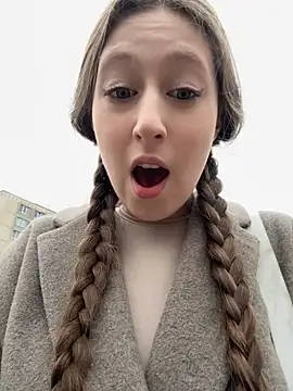 Snapshot of FroggyAnna chatting on 5, 10, 2025 FroggyAnna online show from 5, 10, 2025