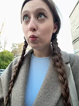 Snapshot of FroggyAnna chatting on 8, 10, 2025 FroggyAnna online show from 8, 10, 2025