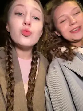 Snapshot of FroggyAnna chatting on 11, 10, 2025 FroggyAnna online show from 11, 10, 2025