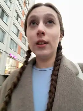 Snapshot of FroggyAnna chatting on 12, 10, 2025 FroggyAnna online show from 12, 10, 2025