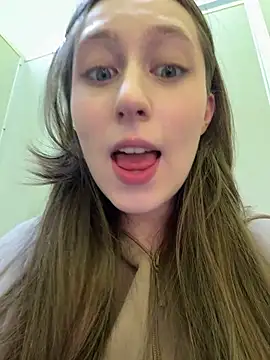 Snapshot of FroggyAnna chatting on 21, 5, 2026 FroggyAnna online show from 21, 5, 2026
