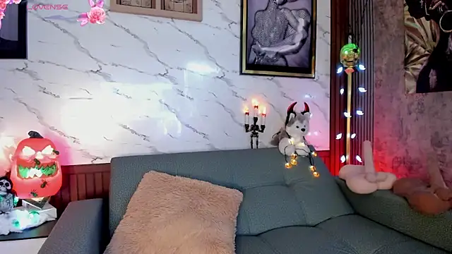 sarawolff online show from 22, 10, 2025