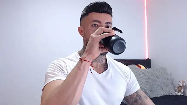 andrea de lucaa online show from 9, 9, 2025