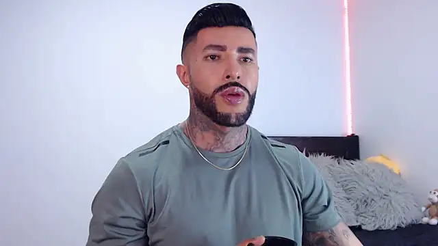 andrea de lucaa online show from 7, 10, 2025