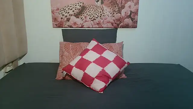 GorillaGripCunt77 online show from 3, 2, 2026