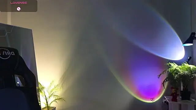 Lucy louras online show from 29, 9, 2025