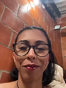 Emma  cumlovee online show from 17, 6, 2026